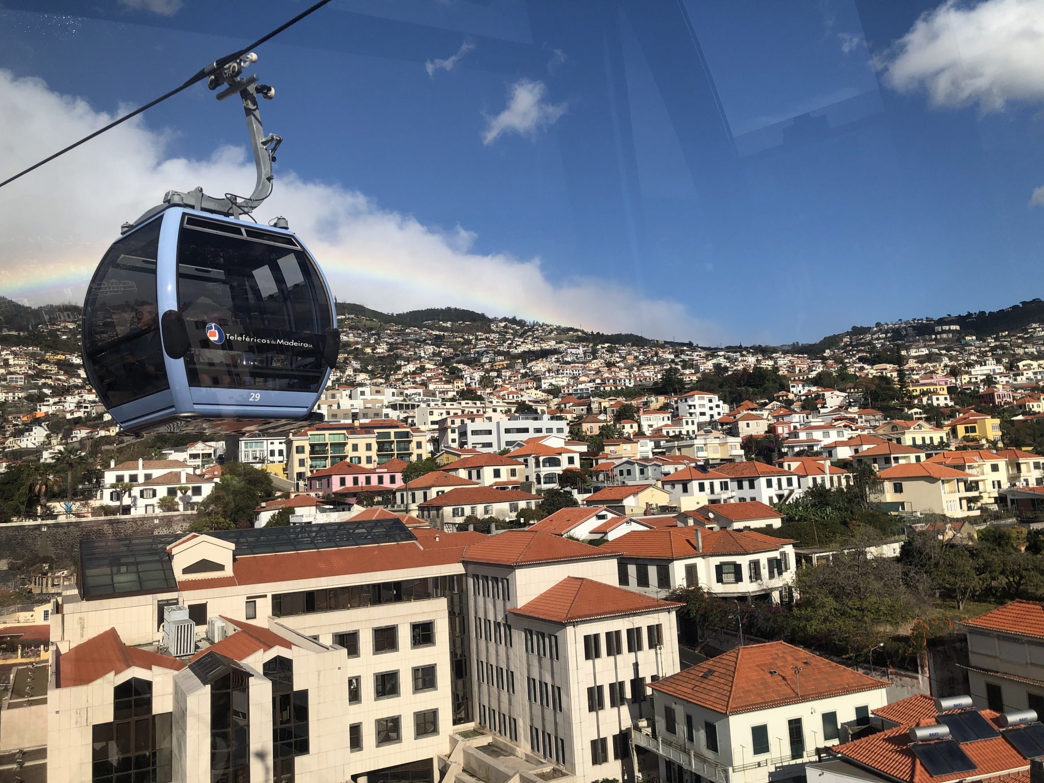 Seilbahn über den Dächern von Funchal auf Madeira