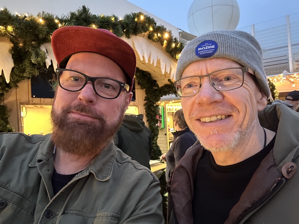 Hans-Mario Praetor und Jürgen auf dem Weihnachtsmarkt der AIDAnova