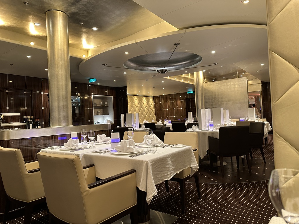 Gastraum des Rossini auf AIDAnova