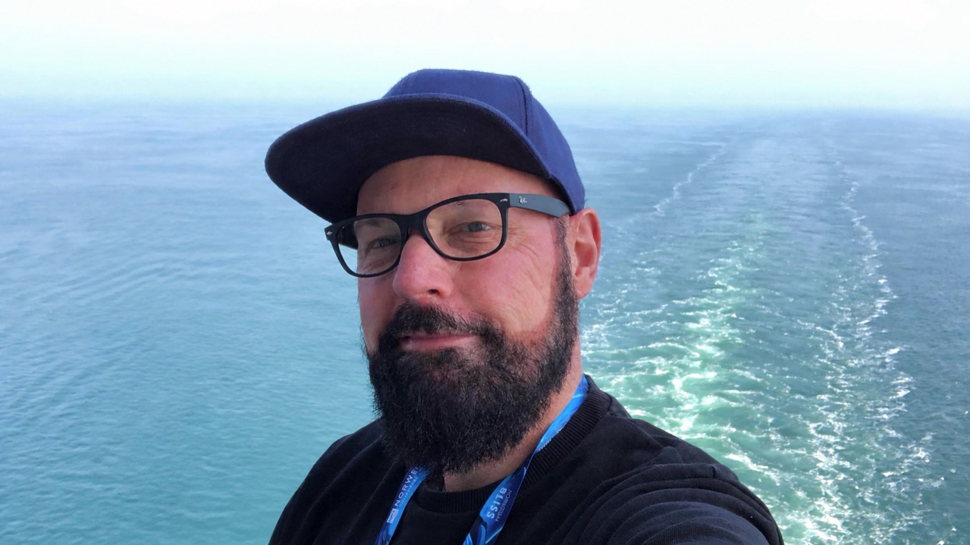 Hans-Mario an Bord während der Reise mit der Norwegian Bliss