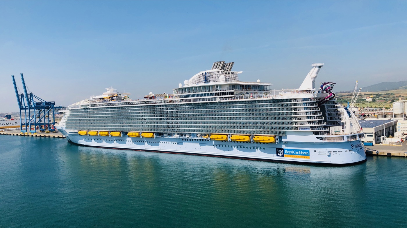 Symphony of the Seas im Hafen von Civitavecchia