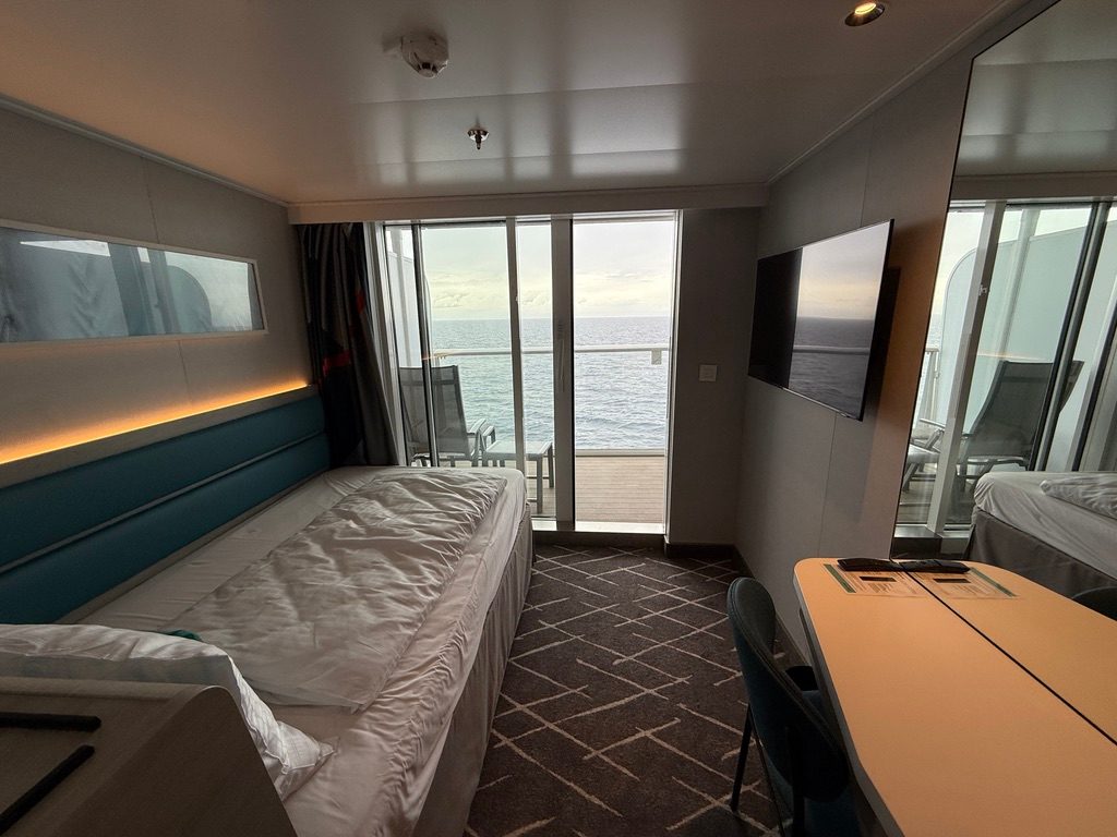 Einzelkabine mit Balkon auf der Mein Schiff Relax, fotografiert vom Reisecenter