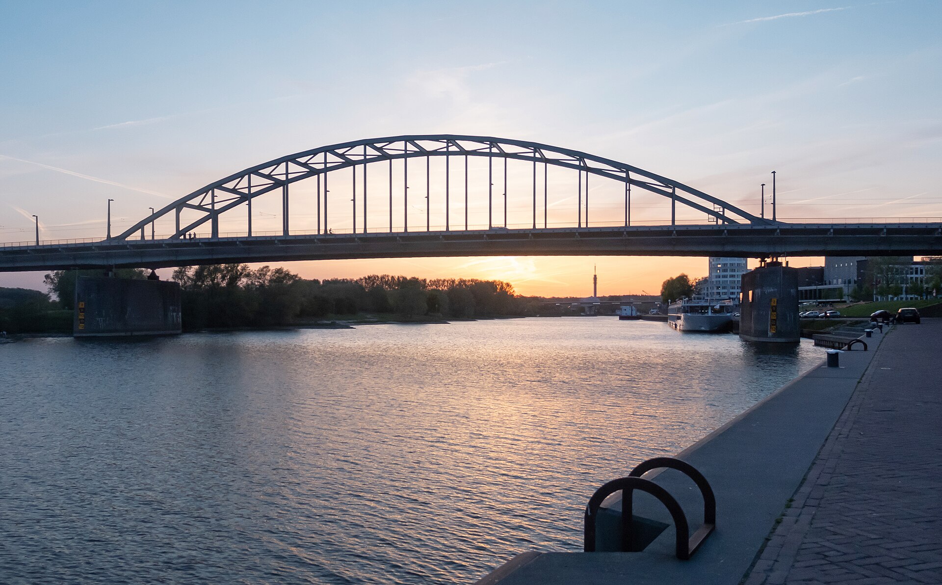 John-Frost-Brücke über den Niederrhein in Arnheim