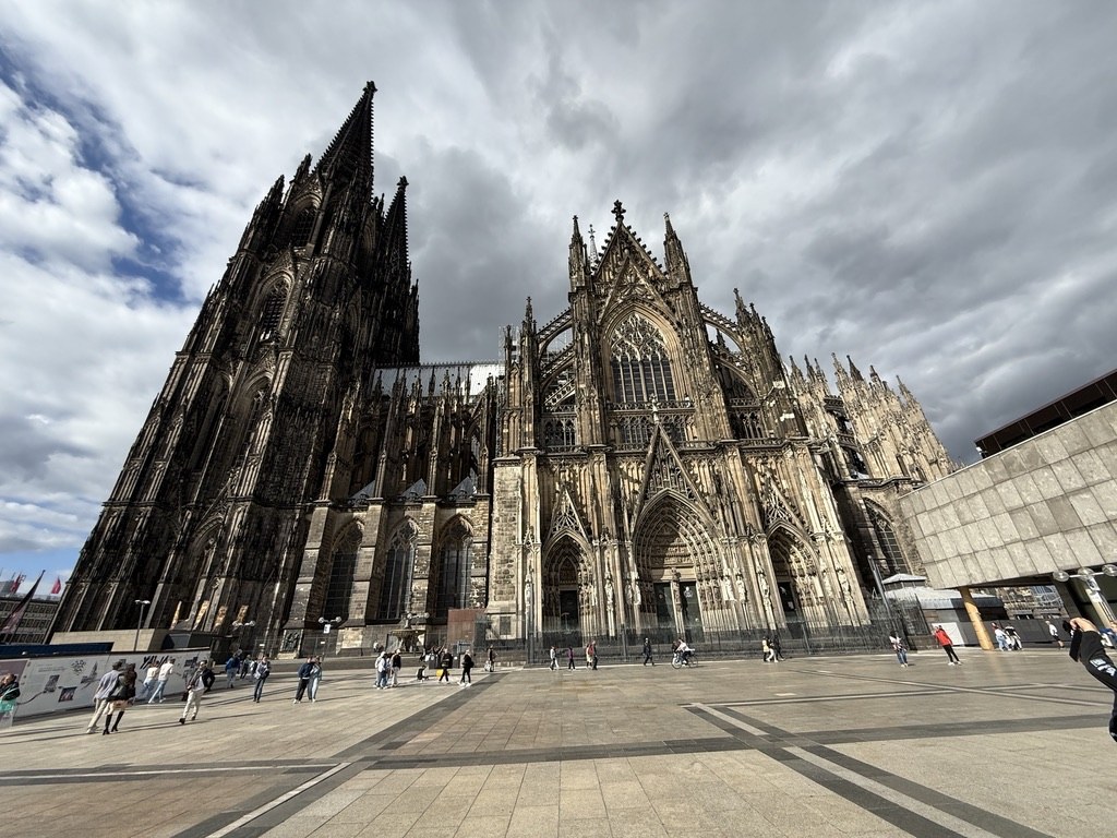 Der Kölner Dom vom Roncalliplatz aus