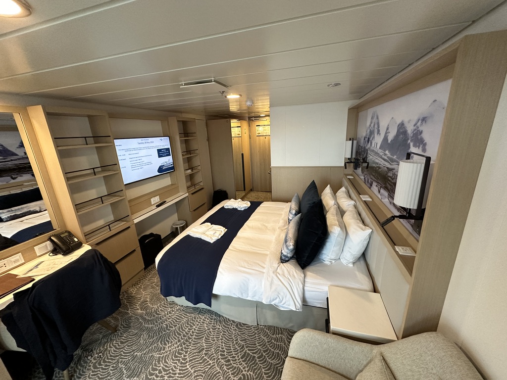 Kabine mit Bett als ruhiger Rückzugsort an Bord