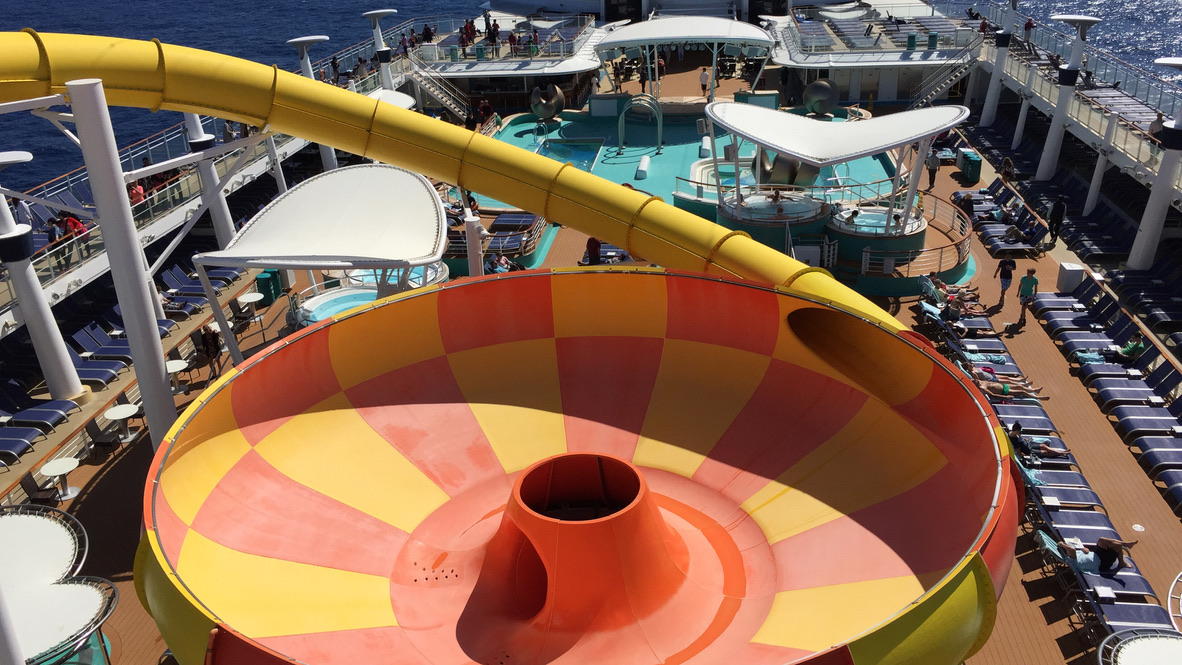 Trichterrutsche Epic Plunge auf dem Pooldeck der Norwegian Epic