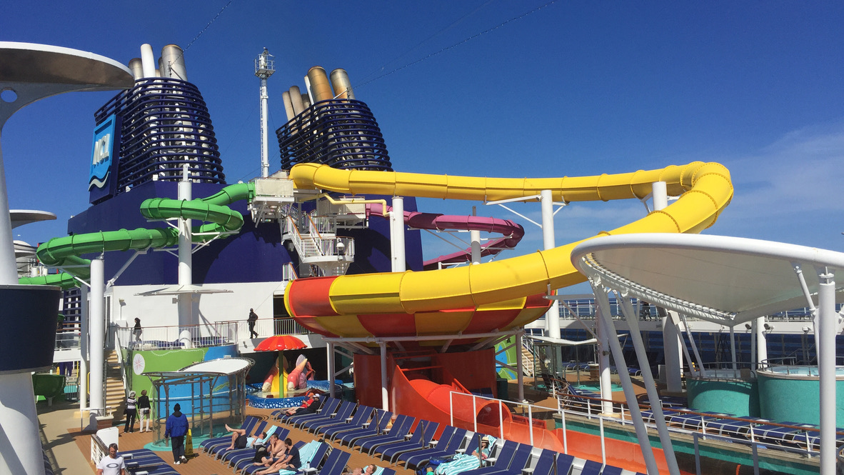 Mehrere Wasserrutschen auf der Norwegian Epic