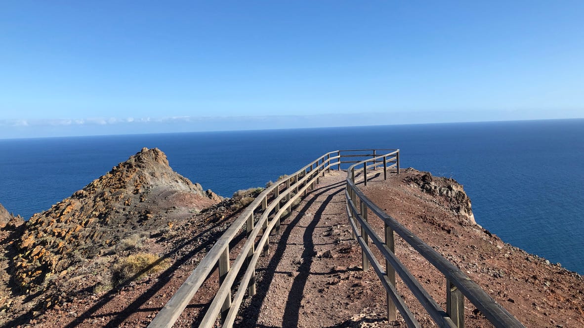 Felsiger Aussichtspunkt über dem Atlantik auf Fuerteventura