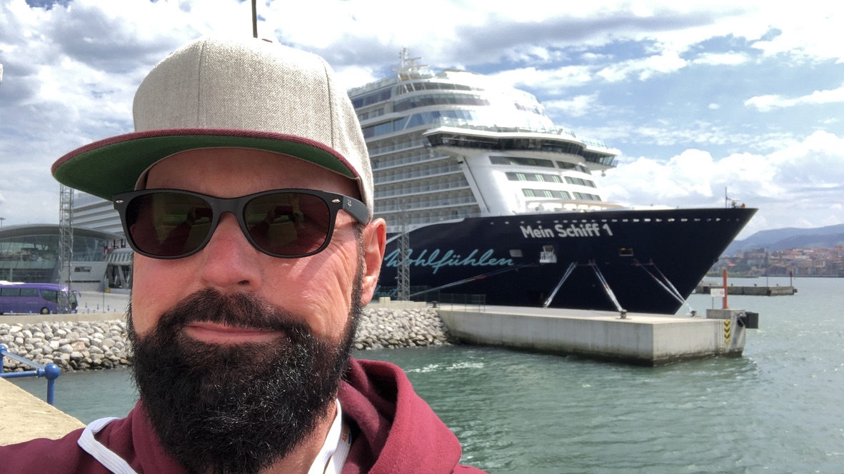 Hans-Mario Praetor vor Mein Schiff 1