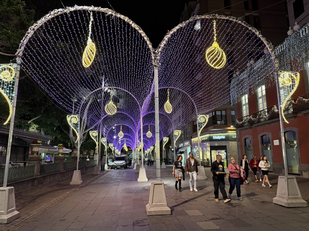 Festliche Weihnachtsbeleuchtung in Santa Cruz de Tenerife