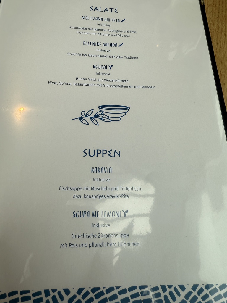 Salate und Suppen auf einer Beispielkarte der Taverna Dionysos von 2025